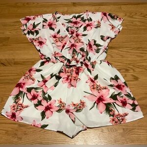Women’s Chic Soul Floral One Piece Romper with Liner and Tie Front. Not True 1X